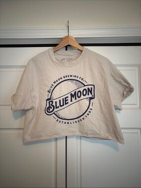 Blue Moon Logo Cropped Tee - Cream with Navy Print